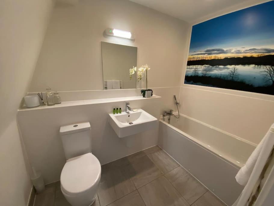 Reed Warbler - Hm111 - Lower Mill Estate Penthouse Apartment With Spa Access Somerford Keynes Екстер'єр фото
