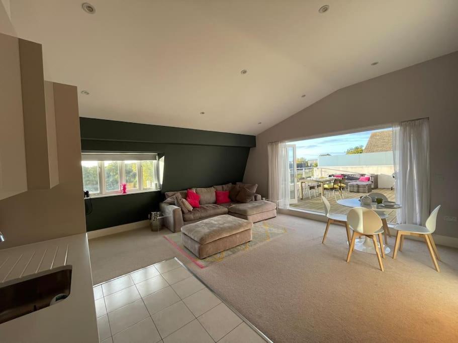 Reed Warbler - Hm111 - Lower Mill Estate Penthouse Apartment With Spa Access Somerford Keynes Екстер'єр фото