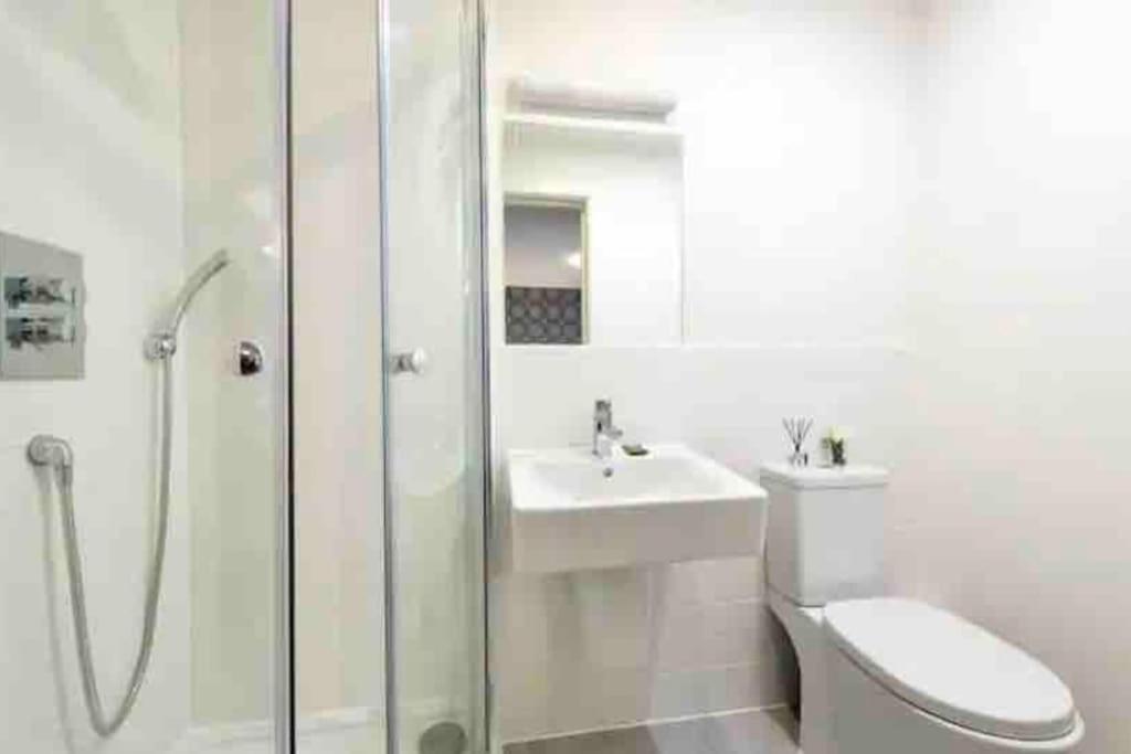 Reed Warbler - Hm111 - Lower Mill Estate Penthouse Apartment With Spa Access Somerford Keynes Екстер'єр фото